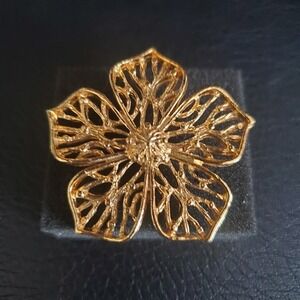 Vintage Gerrys Flower Brooch Pin Gold Tone Brilliant‎ Shine Trendy Dressy Signed